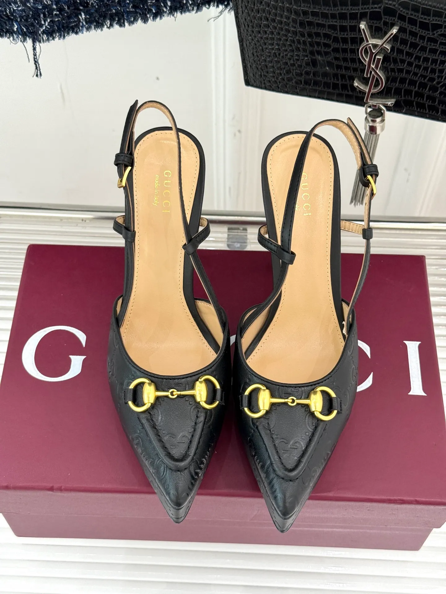 Factory direct sales p680🐘🐘Women's shoes Women's Gucci/Gucci classic horsebit pointed toe platform high-heeled sandals Perfectly integrate classic elements and fashion design. These sandals are decorated with the iconic horsebit. The metallic horsebit embellishes the upper, exuding a strong retro style and highlighting the brand heritage. The design of the waterproof platform and the high heel complement each other. The 9.5 cm high heel and the 2 cm waterproof platform can effectively reduce the pressure on the foot while elongating the leg line, making walking more stable. The adjustable ankle buckle design is not only easy to put on and take off, but can also be adjusted according to personal foot shape to ensure a comfortable fit. Whether paired with an elegant dress for formal occasions or paired with simple trousers to create a fashionable street style, these sandals can be easily worn, adding a touch of color to the overall look and showing the wearer's unique taste and fashion attitude. The fabric is made of original customized calfskin, the inner pads are all sheepskin, and the genuine leather outsole imported from Italy size: 35-39 (40/41/42 customized)